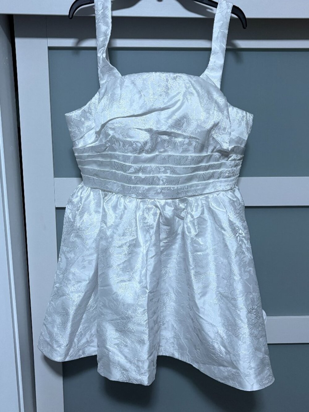 Ladies Short White Embossed Floral Mini Cocktail Wedding Dress sz 12 NEW